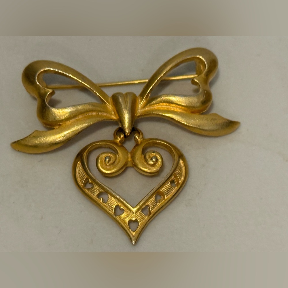 Victorian Revival Bow Brooch w Pendant Heart Gold Tn Cut Work Belle Époque 2.25"